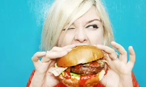 Junk Food: ఒత్తిడిలో ఉన్నప్పుడు జంక్ ఫుడ్ తింటే పెరుగుతున్న ప్రమాదాలు!