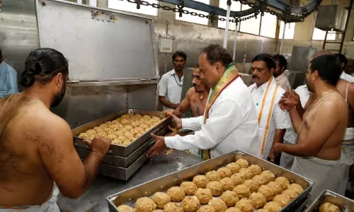 Tirumala Laddu: తిరుమల లడ్డూల విక్రయాలలో రికార్డు.. నెలకు కోటి దాటిన అమ్మకాలు, టీటీడీకి పెరిగిన ఆదాయం!