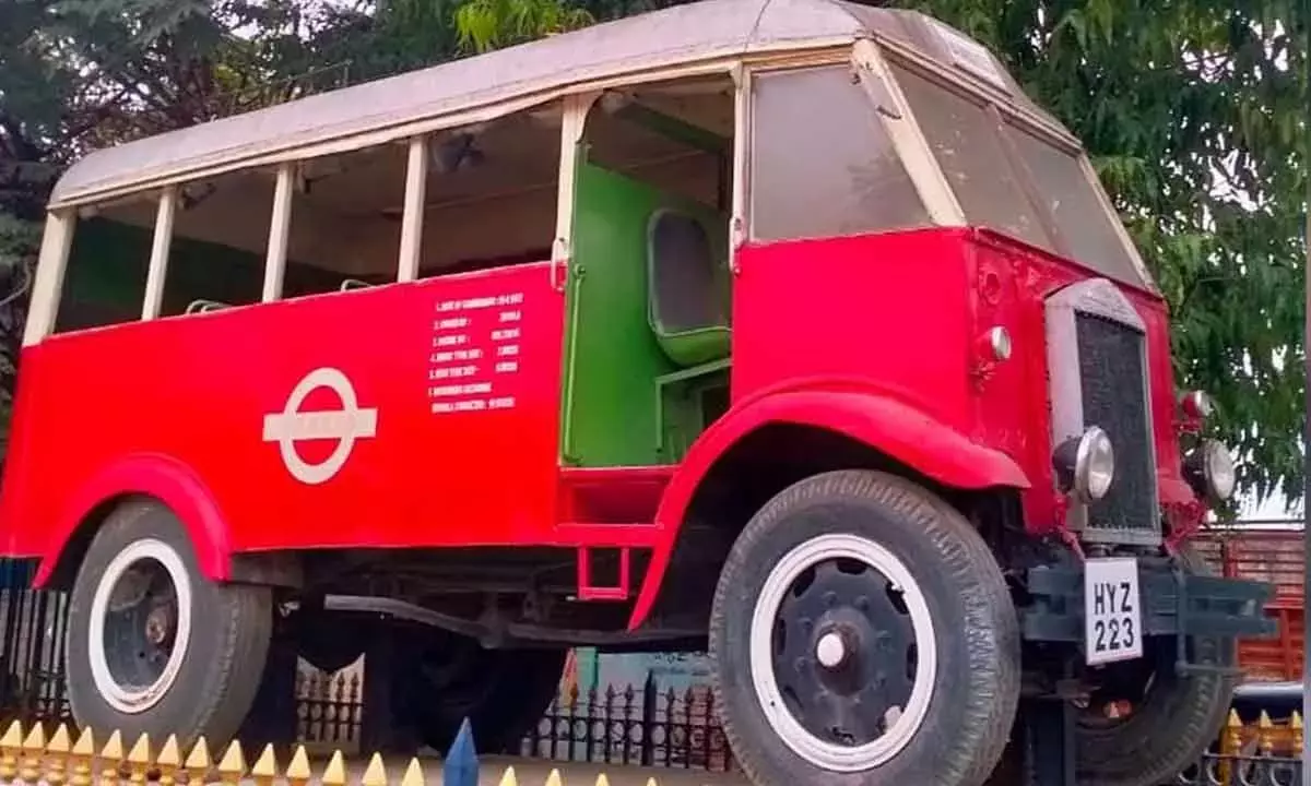 Nizam Era Bus: సిద్దిపేట జిల్లా హుస్నాబాద్ బస్సు స్టాండ్ నిజాం కాలం నాటి బస్సు మోడల్ ప్రారంభం