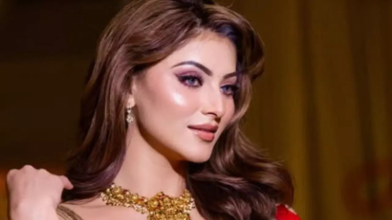 Urvashi Rautela : విజయ్ దేవరకొండ, రానా, ఇప్పుడు ఊర్వశి రౌతేలా.. ఈడీ గురి సెలబ్రిటీల పైనేనా?