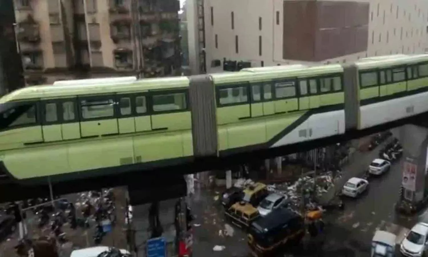 Mumbai Monorail Breaks Down Stranding Passengers Due to Technical Snag