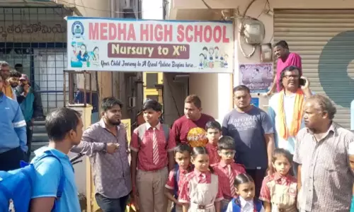 Hyderabad: మేధా స్కూల్ సీజ్‌.. విద్యార్థుల భవితవ్యంపై తల్లిదండ్రుల ఆందోళన