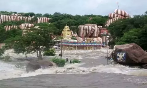 Edupayala Temple: మళ్లీ మూసివేసిన ఏడుపాయాల అమ్మవారి ఆలయం Edupayala Temple: మళ్లీ మూసివేసిన ఏడుపాయాల అమ్మవారి ఆలయం