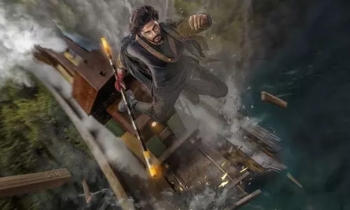 Mirai box office Day 3: బాలీవుడ్ను షేక్ చేస్తున్న తేజ సజ్జా.. ఆ స్టార్ హీరోల రికార్డును బద్దలు కొట్టాడా? Mirai box office Day 3: బాలీవుడ్ను షేక్ చేస్తున్న తేజ సజ్జా.. ఆ స్టార్ హీరోల రికార్డును బద్దలు కొట్టాడా?