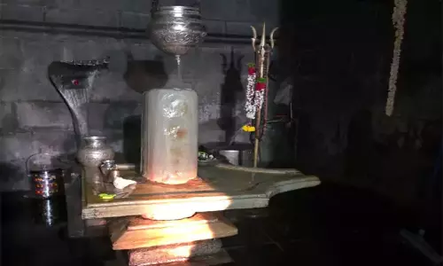 శివలింగంపై సూర్యకిరణాలు