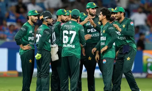 Asia Cup : హ్యాండ్షేక్ చేయకపోతే ఇంత గొడవా? పీసీబీ డిమాండ్ను తిరస్కరించిన ఐసీసీ! Asia Cup : హ్యాండ్షేక్ చేయకపోతే ఇంత గొడవా? పీసీబీ డిమాండ్ను తిరస్కరించిన ఐసీసీ!