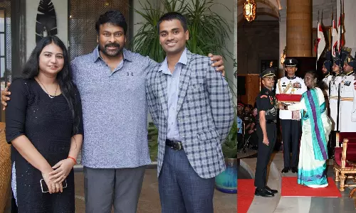 Chiranjeevi: సైనికుడు నా అభిమాని అని తెలియగానే భావోద్వేగానికి గురయ్యా.. మేజర్ మల్లాతో భేటీపై చిరంజీవి ఎమోషనల్ పోస్ట్ Chiranjeevi: సైనికుడు నా అభిమాని అని తెలియగానే భావోద్వేగానికి గురయ్యా.. మేజర్ మల్లాతో భేటీపై చిరంజీవి ఎమోషనల్ పోస్ట్