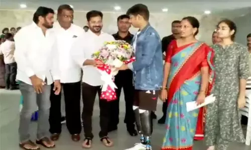 నన్ను మళ్లీ నడిపించిన సీఎం రేవంత్ రెడ్డికి కృతజ్ఞతలు: యువకుడు రాహుల్ నన్ను మళ్లీ నడిపించిన సీఎం రేవంత్ రెడ్డికి కృతజ్ఞతలు: యువకుడు రాహుల్