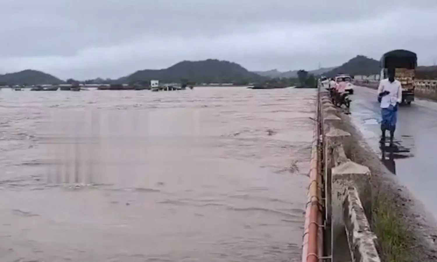 Basara Floods: బాసరలో ఉగ్రరూపం దాల్చిన గోదారమ్మ