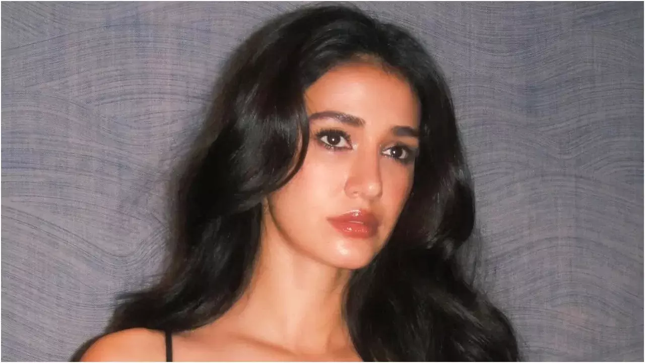 Disha Patani : బాలీవుడ్ హీరోయిన్ దిశా పటానీ ఇంటిపై దాడి.. ఇద్దరు ఎన్కౌంటర్! Disha Patani : బాలీవుడ్ హీరోయిన్ దిశా పటానీ ఇంటిపై దాడి.. ఇద్దరు ఎన్కౌంటర్!
