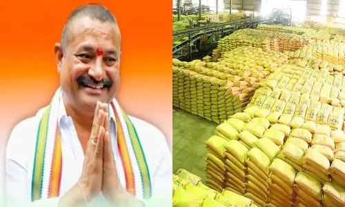 Bathula Laxma Reddy: కొడుకు పెళ్లికి పెట్టాల్సిన డబ్బు రైతుల కోసం.. మిర్యాలగూడ ఎమ్మెల్యే గొప్ప మనసు Bathula Laxma Reddy: కొడుకు పెళ్లికి పెట్టాల్సిన డబ్బు రైతుల కోసం.. మిర్యాలగూడ ఎమ్మెల్యే గొప్ప మనసు