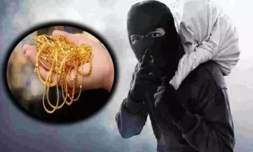 శంషాబాద్లో భారీ చోరీ.. 47 తులాల బంగారం అపహరణ.. శంషాబాద్లో భారీ చోరీ.. 47 తులాల బంగారం అపహరణ..