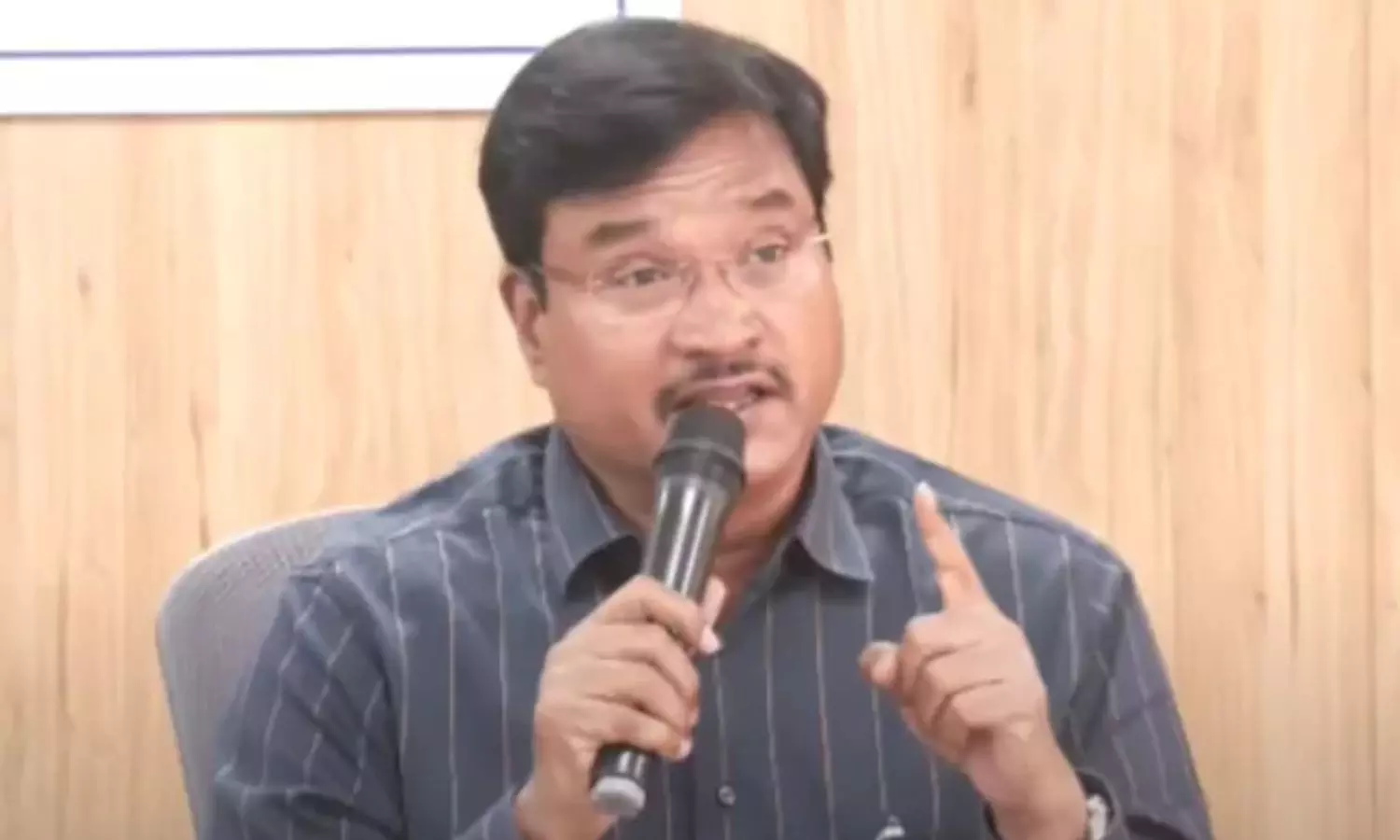 HYDRAA: ఇప్పటి వరకు రూ. 50 వేల కోట్ల విలువైన భూములను రక్షించాం HYDRAA: ఇప్పటి వరకు రూ. 50 వేల కోట్ల విలువైన భూములను రక్షించాం