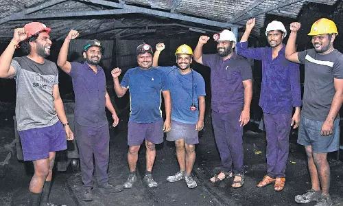 Singareni Dasara Bonus: సింగరేణి కార్మికులకు దసరా బోనస్‌.. ఒక్కో కార్మికుడికి రూ.1,95,610 బోనస్‌..