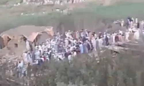 పాకిస్థాన్‌లో దారుణం: సొంత ప్రజలపై యుద్ధ విమానాలతో బాంబుల వర్షం