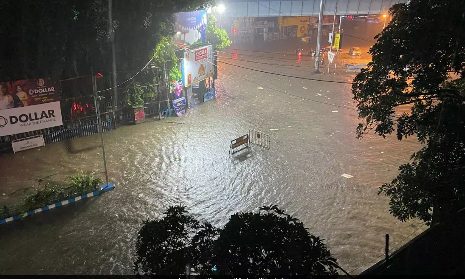 కోల్‌కతాలో భారీ వర్షాలు.. వరదల ధాటికి ఏడుగురు మృతి