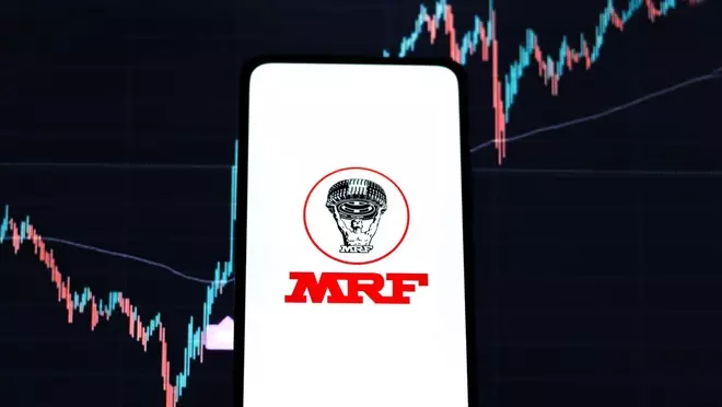 MRF: రికార్డ్ సృష్టించిన ఎంఆర్ఎఫ్.. కంపెనీ స్టాక్ చరిత్ర సృష్టించింది..!