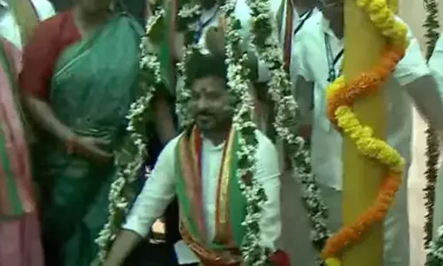 మేడారంలో నిలువెత్తు బంగారం సమర్పించిన సీఎం రేవంత్‌