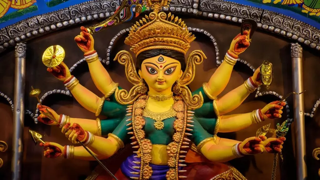 Navratri Remedies: పచ్చకర్పూరం, శక్తిగంధంతో వాస్తు దోషాలను తొలగించండి