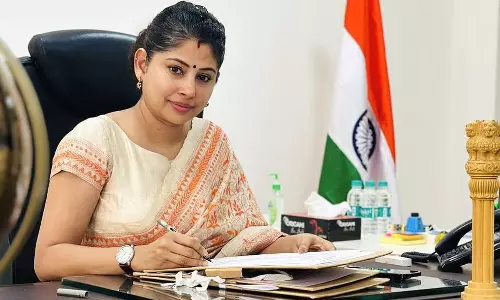 Smita Sabharwal: స్మితా సభర్వాల్‌కు హైకోర్టులో ఊరట