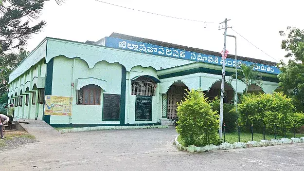 సిక్కోలు జెడ్పీ సమావేశం... ప్రజా సమస్యల ప్రస్తావన కరువు