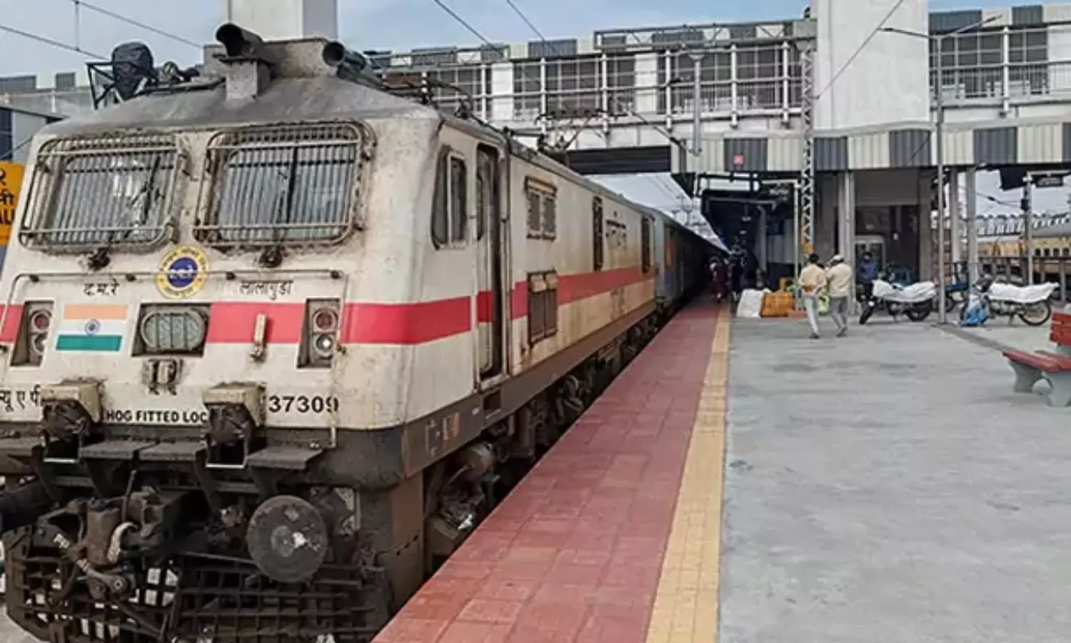 Falaknuma Express: ఫలక్‌నామా ఎక్స్‌ప్రెస్‌‌లో ఉగ్రవాదులు..? ట్రైన్ నిలిపి తనిఖీలు చేపట్టిన అధికారులు..