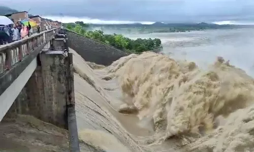 Kadem Project: కడెం ప్రాజెక్ట్‌కు కొనసాగుతున్న వరద ఉధృతి