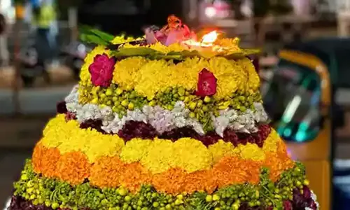 బతుకమ్మ: తెలంగాణ సాంస్కృతిక ప్రాముఖ్యత బతుకమ్మ: తెలంగాణ సాంస్కృతిక ప్రాముఖ్యత