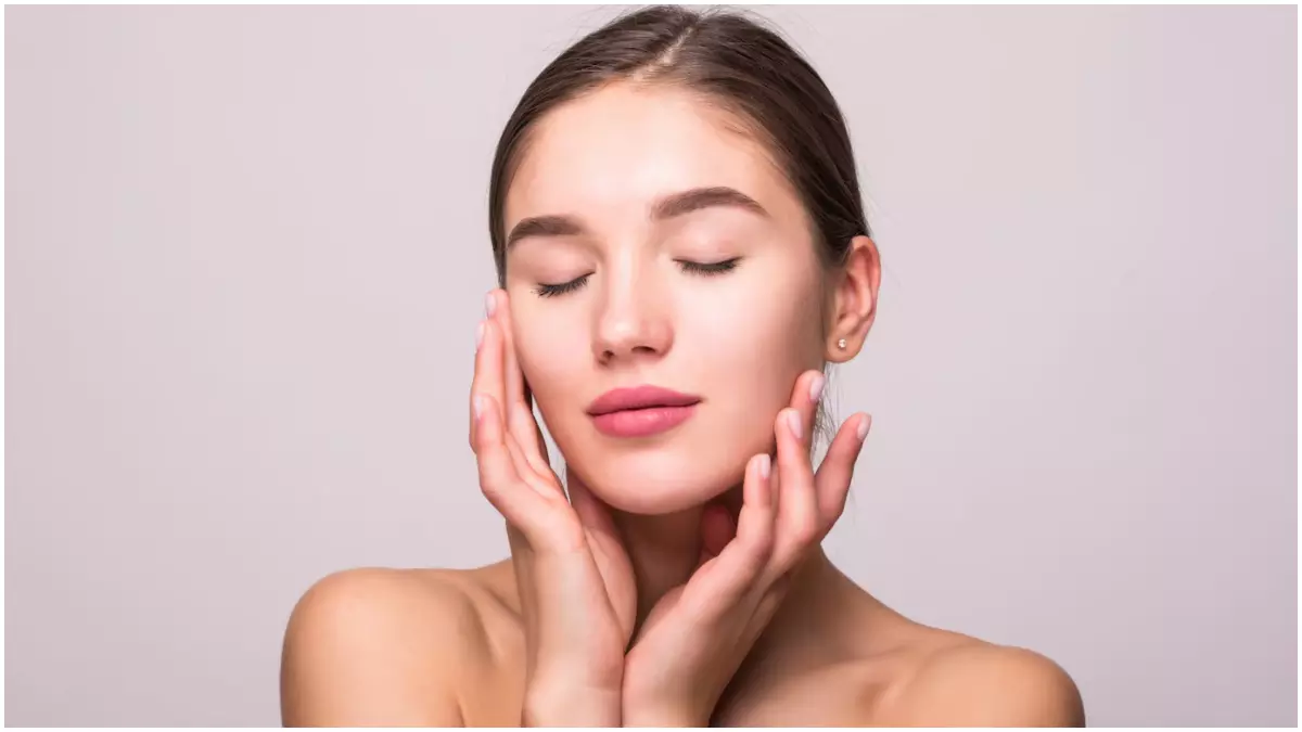 Glowing Skin: అమ్మాయిలు.. ఇలా చేస్తే పింపుల్స్ తగ్గి, ముఖానికి సహజ గ్లో వస్తుంది