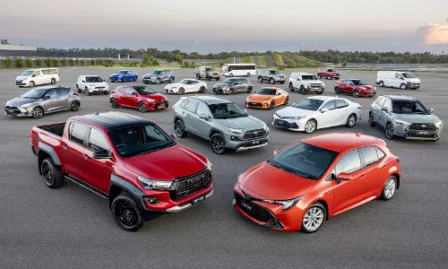 Toyota: ప్రపంచ మార్కెట్లో టయోటా రికార్డులు.. స్వదేశంలో మాత్రం సీన్ రివర్స్..! Toyota: ప్రపంచ మార్కెట్లో టయోటా రికార్డులు.. స్వదేశంలో మాత్రం సీన్ రివర్స్..!