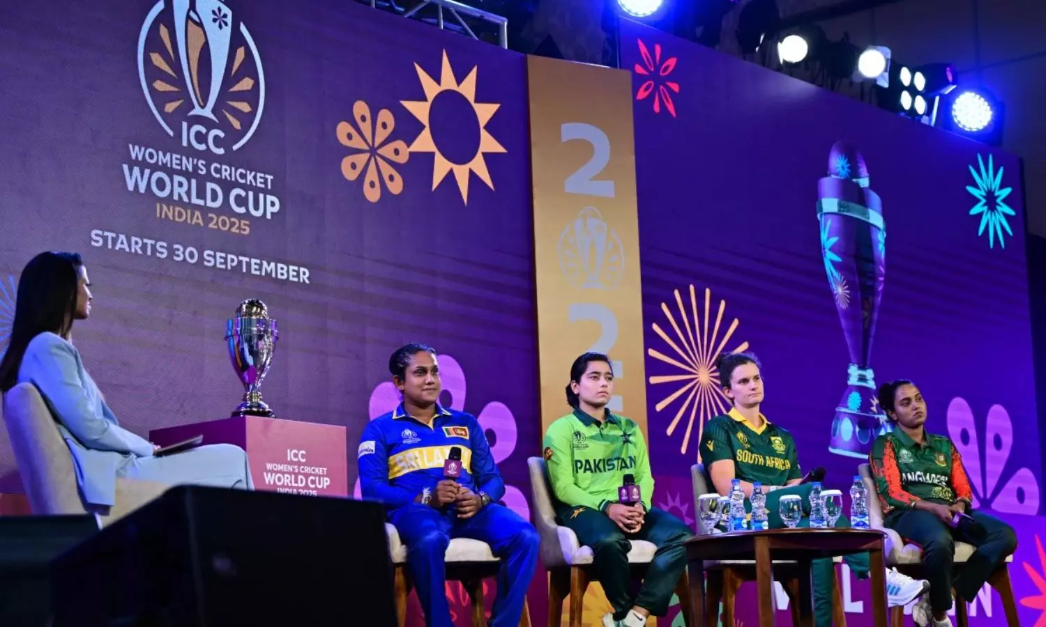 Womens ODI World Cup 2025: నేటి నుంచే మహిళల వన్డే ప్రపంచకప్.. తొలిమ్యాచ్లో భారత్ Vs శ్రీలంక Womens ODI World Cup 2025: నేటి నుంచే మహిళల వన్డే ప్రపంచకప్.. తొలిమ్యాచ్లో భారత్ Vs శ్రీలంక
