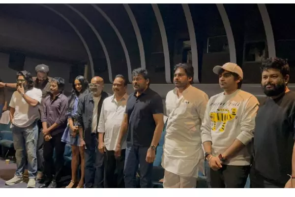 OG: మెగా ఫ్యామిలీతో పవన్ కళ్యాణ్ OG స్పెషల్ స్క్రీనింగ్