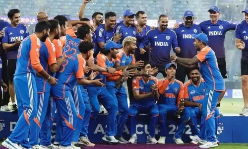 BCCI: టీమిండియా పై బీసీసీఐ కాసుల వర్షం.. 3 అద్భుత విజయాలకు గానూ ఏకంగా రూ. 204 కోట్లు రివార్డు BCCI: టీమిండియా పై బీసీసీఐ కాసుల వర్షం.. 3 అద్భుత విజయాలకు గానూ ఏకంగా రూ. 204 కోట్లు రివార్డు