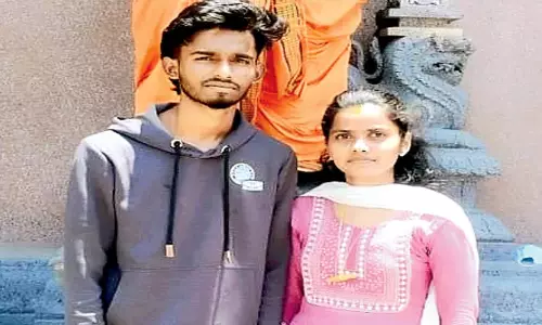 రైలు కిందపడి ప్రేమ జంట ఆత్మహత్య