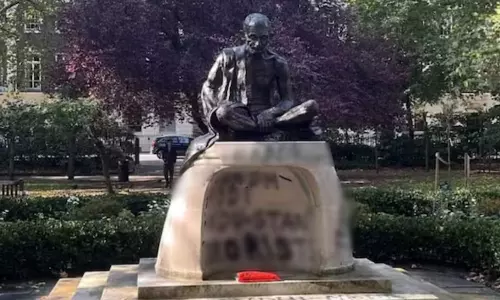 Mahatma Gandhi Statue: లండన్‌లో మహాత్మాగాధీ విగ్రహాన్ని దుండగులు ధ్వంసం