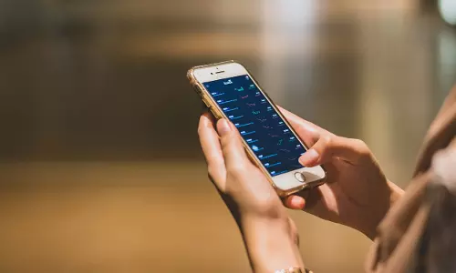 Kurnool: తల్లిదండ్రులు మందలించారని కొడుకు ఆత్మహత్య Kurnool: తల్లిదండ్రులు మందలించారని కొడుకు ఆత్మహత్య