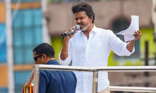 Karur Stampede: కరూర్ తొక్కిసలాటపై స్పందించిన విజయ్..! Karur Stampede: కరూర్ తొక్కిసలాటపై స్పందించిన విజయ్..!