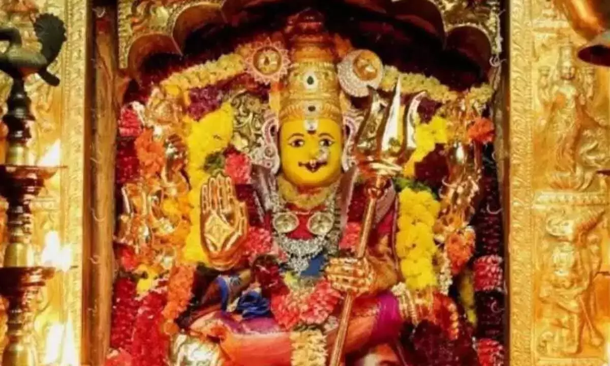విజయవాడ ఇంద్రకీలాద్రిపై మహిషాసుర మర్దినిగా దుర్గమ్మ దర్శనం విజయవాడ ఇంద్రకీలాద్రిపై మహిషాసుర మర్దినిగా దుర్గమ్మ దర్శనం