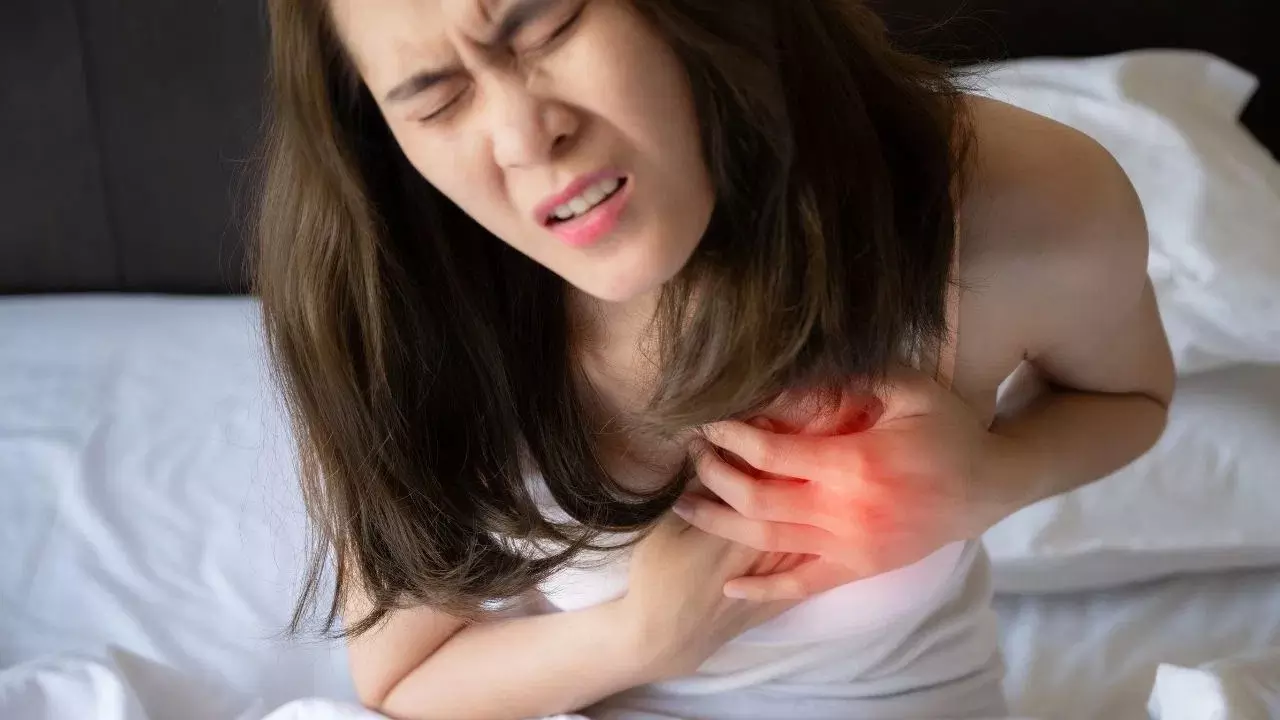 Heart Attack  : మీకు పంటి నొప్పి, చిగుళ్ళ రక్తస్రావం ఉందా? గుండెపోటు రాబోతుందని ముఖం మీద సంకేతాలివే
