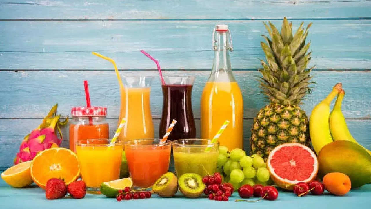 Fruit vs Fruit Juice : పండు Vs పండ్ల రసం.. ఆరోగ్యానికి ఈ రెండింటిలో ఏది ఉత్తమం? Fruit vs Fruit Juice : పండు Vs పండ్ల రసం.. ఆరోగ్యానికి ఈ రెండింటిలో ఏది ఉత్తమం?