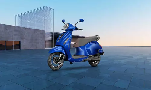 Bajaj Chetak Electric: బజాజ్ చేతక్‌పై రూ.22 వేలు డిస్కౌంట్..  ఆ కంపెనీలతో బిగ్ ఫైట్..!