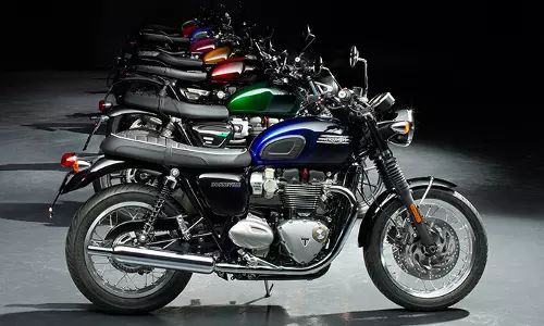 Triumph Speed 400: పెస్టివల్ ఆఫర్.. ఈ 350 సీసీ బైక్‌పై మైండ్ బ్లోయింగ్ డిస్కౌంట్..!
