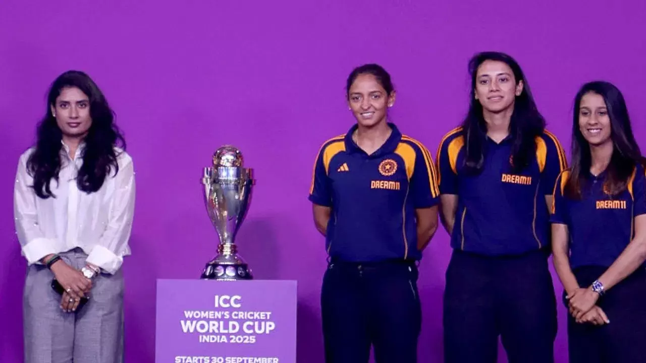 Smriti Mandhana : నెరవేరిన స్మృతి మంధాన డిమాండ్.. విశాఖ స్టేడియంలో దిగ్గజ మహిళా క్రికెటర్లకు అరుదైన గౌరవం Smriti Mandhana : నెరవేరిన స్మృతి మంధాన డిమాండ్.. విశాఖ స్టేడియంలో దిగ్గజ మహిళా క్రికెటర్లకు అరుదైన గౌరవం