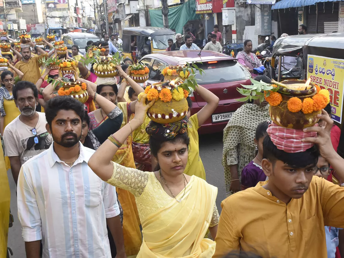 విజయనగరంలో ఘనంగా శ్రీ పైడితల్లి తొలేళ్ల ఉత్సవం