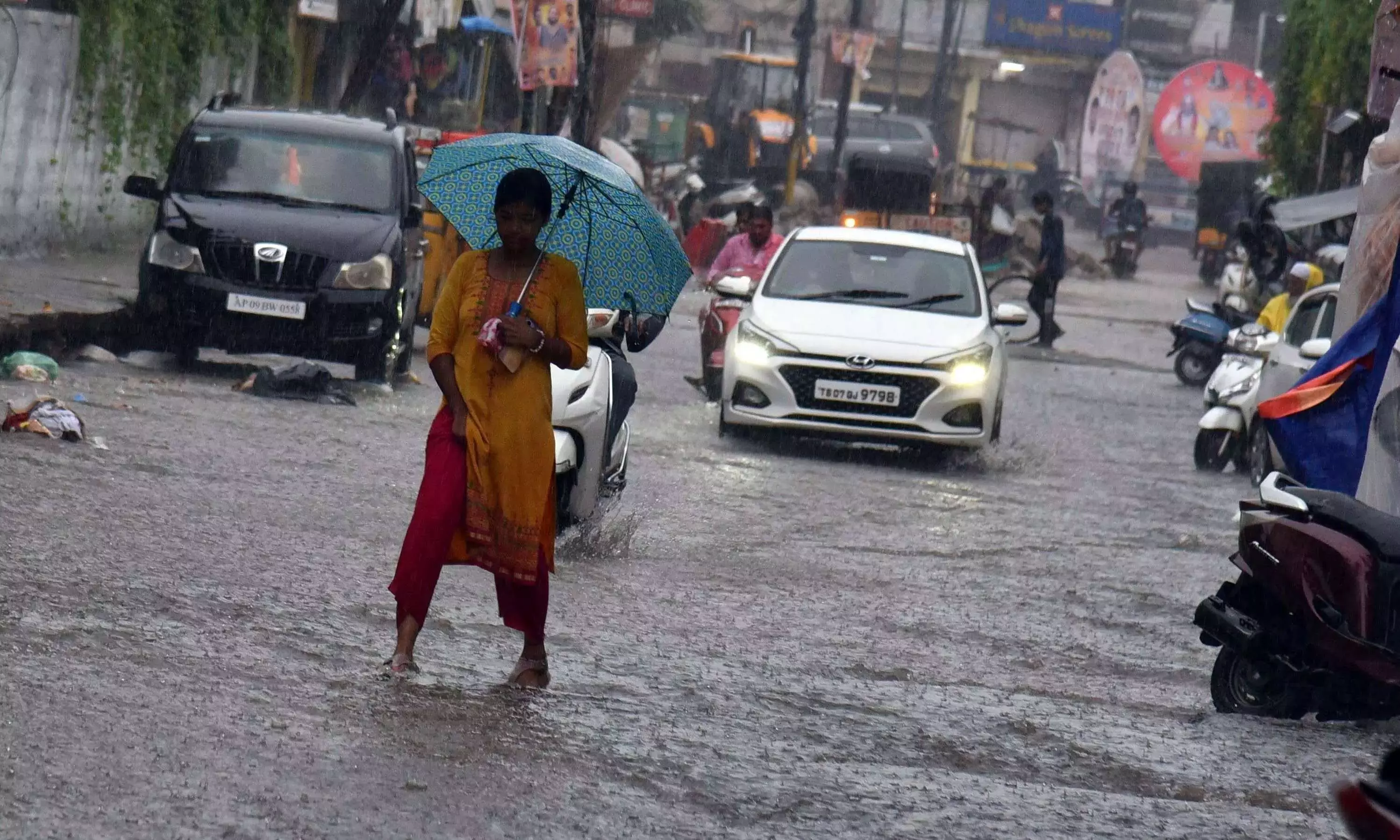 Hyderabad Rain Update: మరో గంటపాటు చెల్లాచెదురుగా వర్షాలు Hyderabad Rain Update: మరో గంటపాటు చెల్లాచెదురుగా వర్షాలు