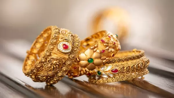Today Gold Rate: పసిడి సరికొత్త రికార్డు.. 10 గ్రా. బంగారం రూ.1.25 లక్షలు!
