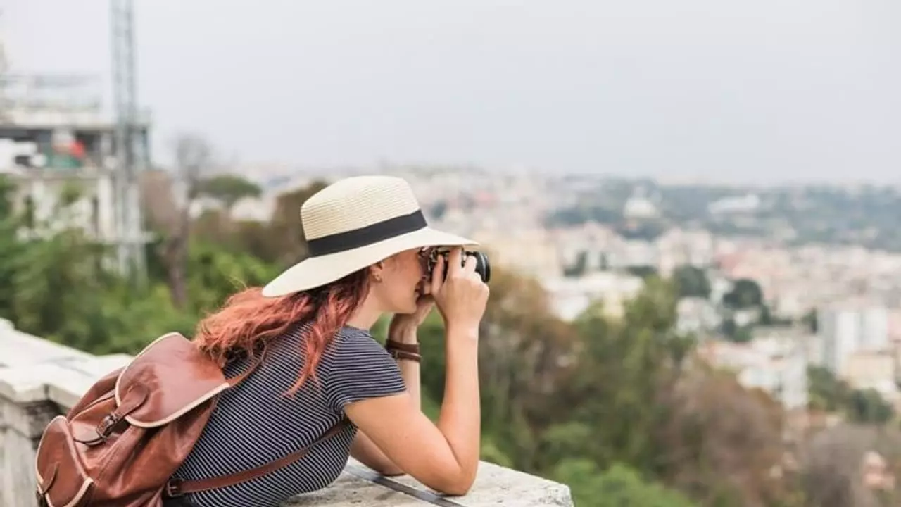 Women Traveling Alone: మహిళలూ... ఒంటరిగా ప్రయాణిస్తున్నప్పుడు ఇలా జాగ్రత్త పడండి. Women Traveling Alone: మహిళలూ... ఒంటరిగా ప్రయాణిస్తున్నప్పుడు ఇలా జాగ్రత్త పడండి.