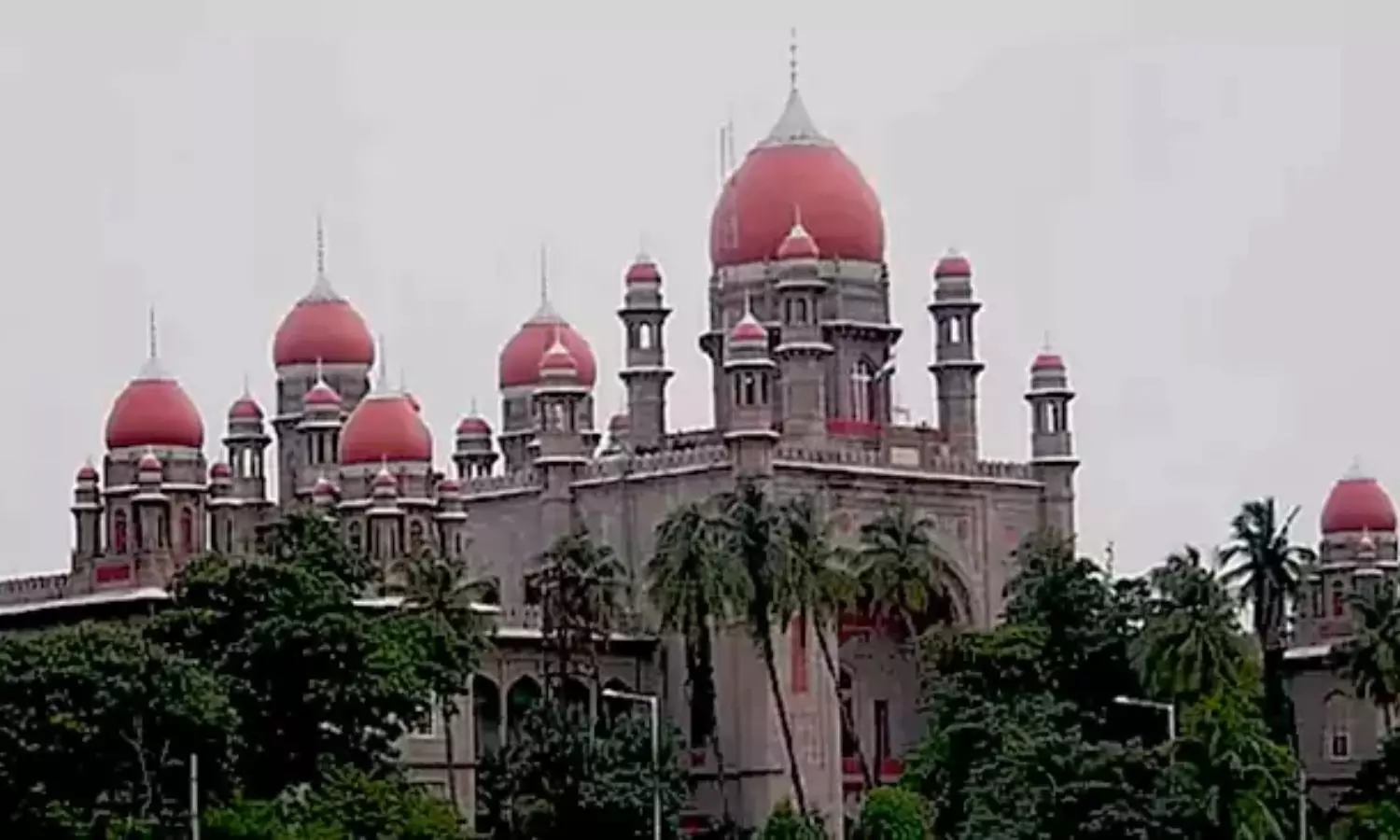 Telangana High Court: బీసీ రిజర్వేషన్ల అమలు జీవోపై స్టే Telangana High Court: బీసీ రిజర్వేషన్ల అమలు జీవోపై స్టే