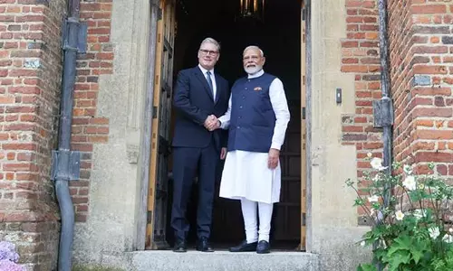 ముంబయిలో రెండో రోజు పర్యటిస్తున్న బ్రిటన్ ప్రధాని స్టార్మర్