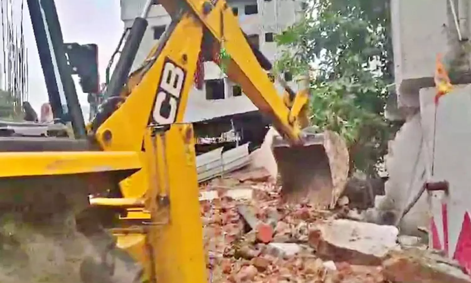 HYDRA Demolition: కబ్జాదారుడి ఆటకట్టించిన హైడ్రా.. హైడ్రా చర్యలతో లక్ష్మీ గణపతి కాలనీ వాసుల హర్షం